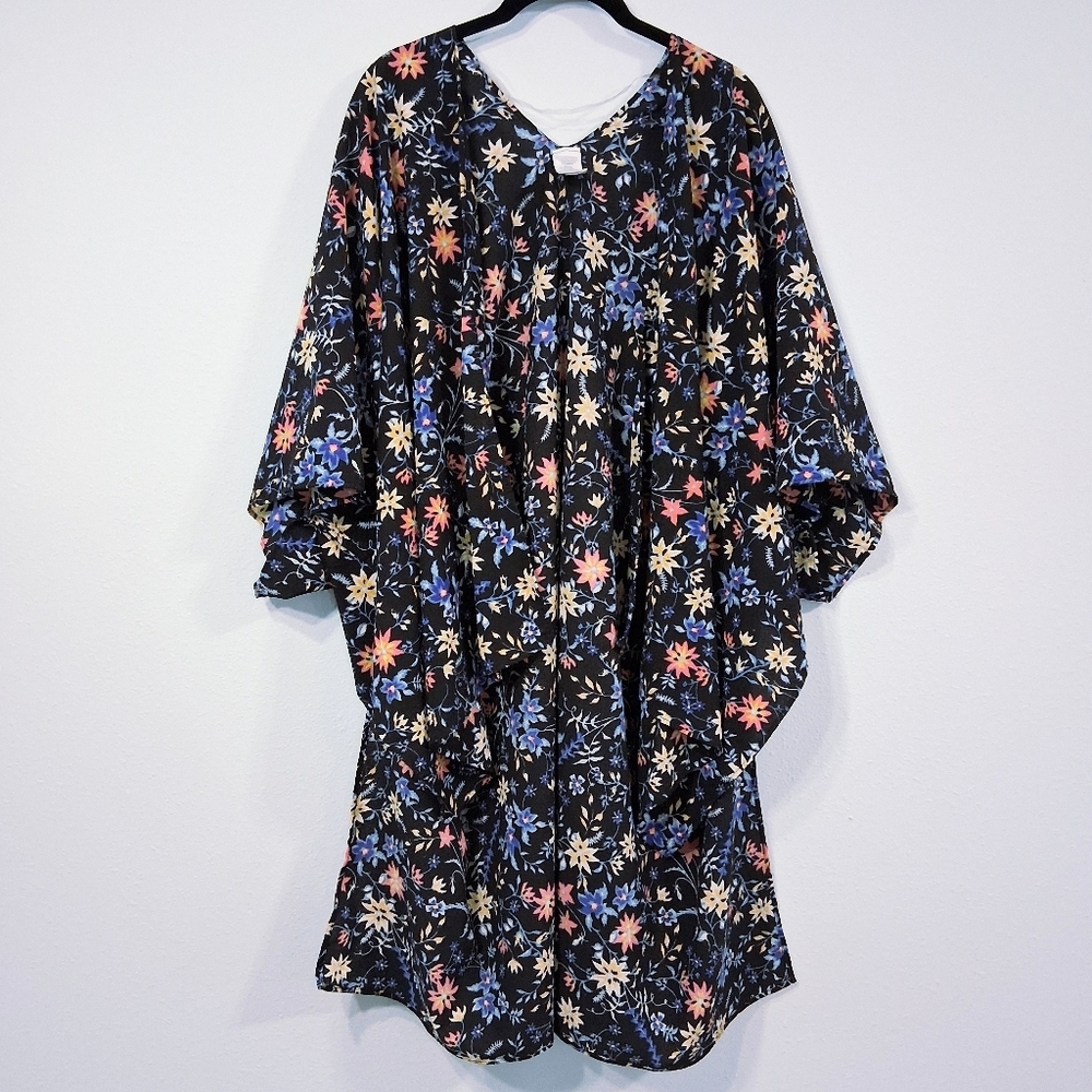 Floral Kimono Robe Duster One Size Flowy And Comfortable With Black Background